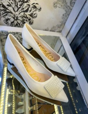 Flat shoes